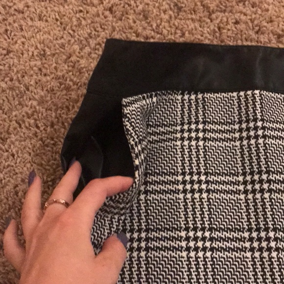 Houndstooth faux leather detail skirt - Picture 2 of 4